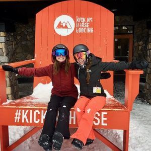 Meet your Posher, Caitlin